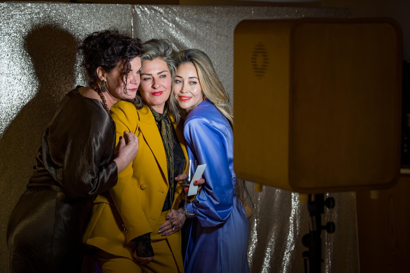 Sfeerfoto bruiloft, gasten bij booth